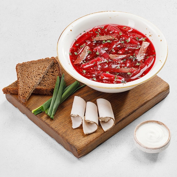 Борщ с говядиной и сметаной