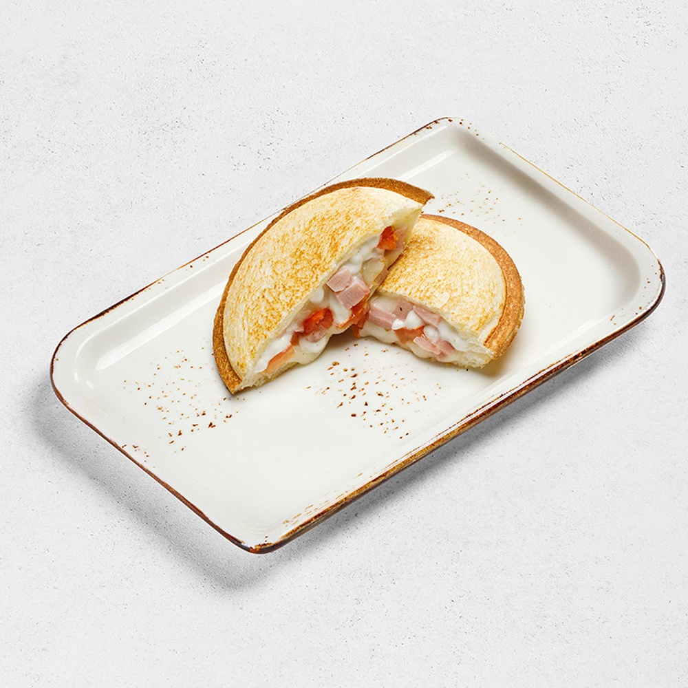 Колобок с ветчиной и сыром