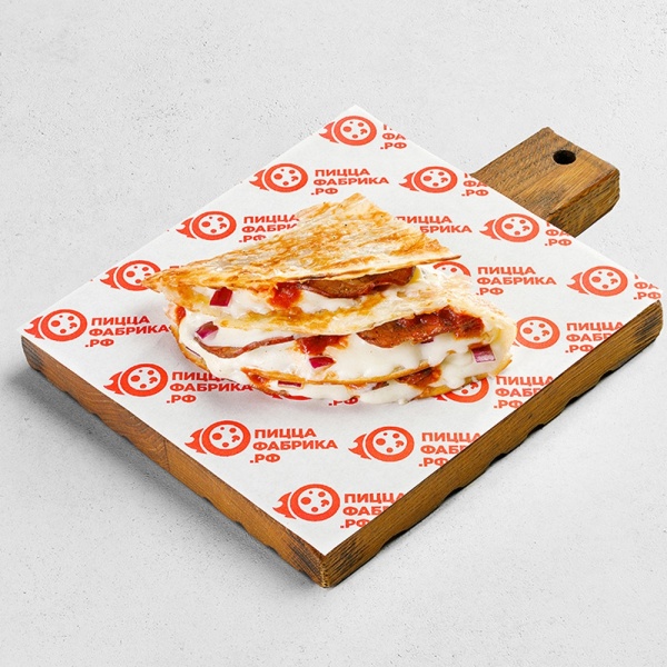 Кранч с пастрами из говядины и соусом сацебели