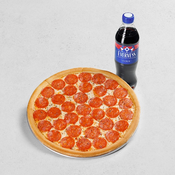 Пицца и напиток